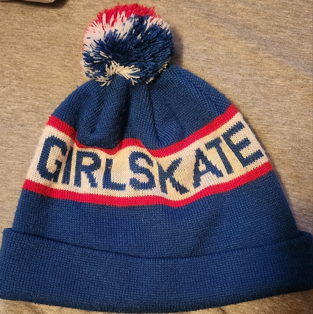 GIRL SKATE POM POM BEANIE